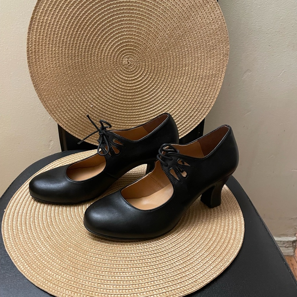 Black leather Flamenco shoes with medium heel   NWOB. Straight from Madrid.